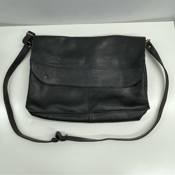 Finn’s Fickle Goods Genuine Leather Laptop Messenger Travel Bag in Black
